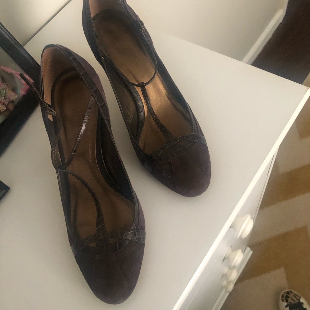 Loft t-strap pumps